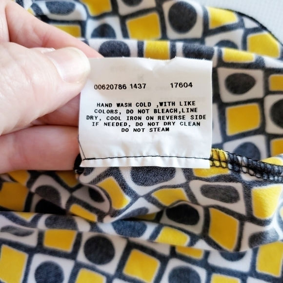 1062 * BCX Geometric Print Halter Top Yellow Black Size M - Picture 7 of 10